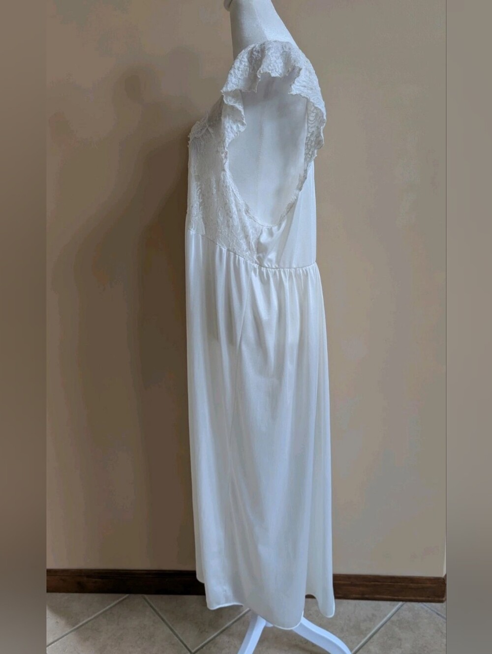 Vintage Ivory Nightgown 2X Plus Size Lace Pearl Beaded Nylon Made In USA - Picture 7 of 15